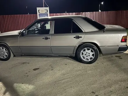 Mercedes-Benz E 230 1991 года за 1 400 000 тг. в Караганда – фото 5