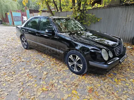 Mercedes-Benz E 280 2000 года за 3 800 000 тг. в Алматы – фото 2