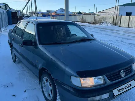 Volkswagen Passat 1995 года за 1 700 000 тг. в Актобе – фото 2