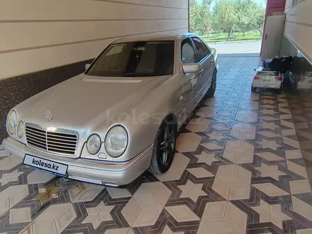 Mercedes-Benz E 320 1998 года за 4 500 000 тг. в Шымкент – фото 16