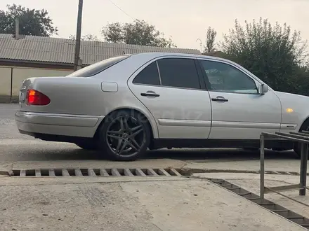 Mercedes-Benz E 320 1998 года за 4 500 000 тг. в Шымкент – фото 21