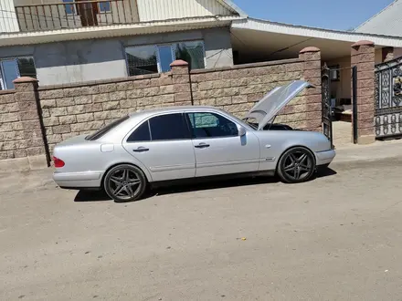 Mercedes-Benz E 320 1998 года за 4 500 000 тг. в Шымкент – фото 25