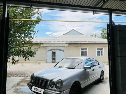 Mercedes-Benz E 320 1998 года за 4 500 000 тг. в Шымкент – фото 27