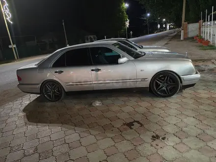 Mercedes-Benz E 320 1998 года за 4 500 000 тг. в Шымкент – фото 7