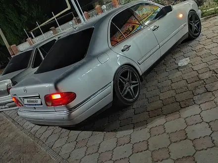 Mercedes-Benz E 320 1998 года за 4 500 000 тг. в Шымкент – фото 8