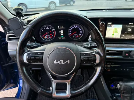 Kia K5 2022 года за 10 500 000 тг. в Алматы – фото 22