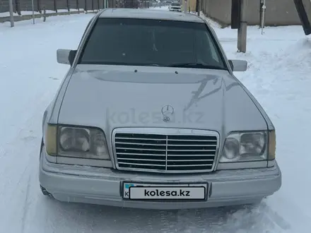 Mercedes-Benz E 220 1994 года за 1 803 865 тг. в Шу – фото 2