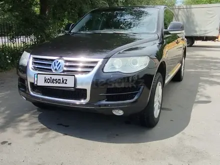 Volkswagen Touareg 2008 года за 9 000 000 тг. в Усть-Каменогорск – фото 2