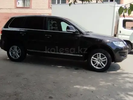 Volkswagen Touareg 2008 года за 9 000 000 тг. в Усть-Каменогорск