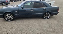 Mercedes-Benz E 240 1999 годаfor2 300 000 тг. в Тараз – фото 4