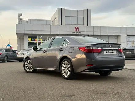 Lexus ES 300h 2015 года за 8 900 000 тг. в Актау – фото 3