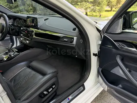 BMW 540 2018 года за 23 500 000 тг. в Алматы – фото 11