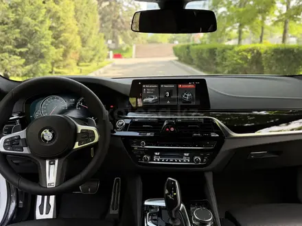 BMW 540 2018 года за 23 500 000 тг. в Алматы – фото 8