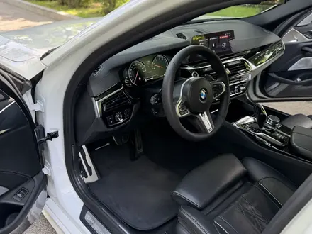 BMW 540 2018 года за 23 500 000 тг. в Алматы – фото 6