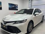 Toyota Camry 2020 года за 11 590 000 тг. в Атырау