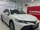 Toyota Camry 2020 года за 11 590 000 тг. в Атырау – фото 3