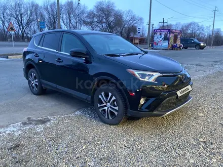 Toyota RAV4 2018 года за 11 800 000 тг. в Усть-Каменогорск – фото 5