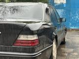 Mercedes-Benz E 220 1993 годаүшін2 000 000 тг. в Актобе – фото 5