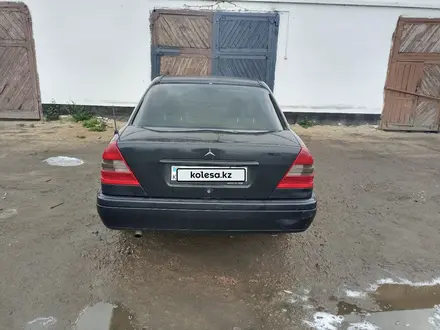 Mercedes-Benz C 180 1995 года за 1 450 000 тг. в Кокшетау – фото 3