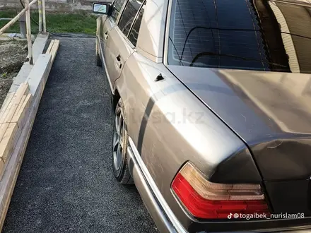 Mercedes-Benz E 280 1995 года за 2 200 000 тг. в Шымкент – фото 4