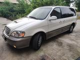 Kia Carnival 2002 года за 2 700 000 тг. в Шымкент