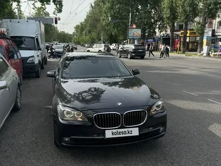BMW 750 2010 года за 15 000 000 тг. в Алматы – фото 10