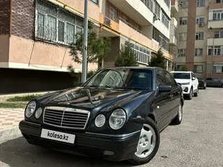 Mercedes-Benz E 320