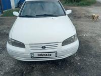 Toyota Camry 1999 годаүшін3 300 000 тг. в Семей