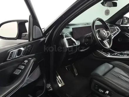BMW X7 M60i 2023 года за 55 000 000 тг. в Алматы – фото 22