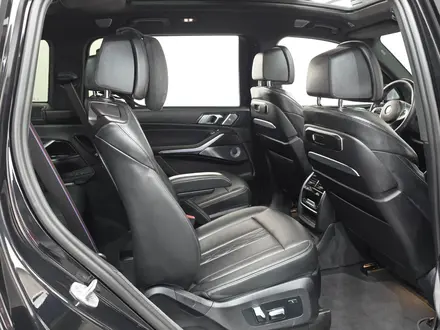 BMW X7 M60i 2023 года за 55 000 000 тг. в Алматы – фото 29