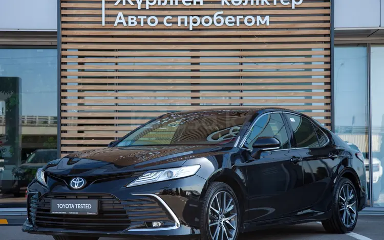 Toyota Camry Luxe 2023 года за 17 990 000 тг. в Алматы