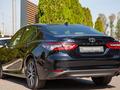 Toyota Camry Luxe 2023 года за 17 990 000 тг. в Алматы – фото 3