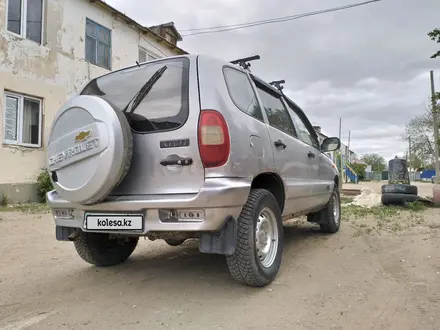 Chevrolet Niva 2004 года за 1 530 000 тг. в Актобе – фото 3