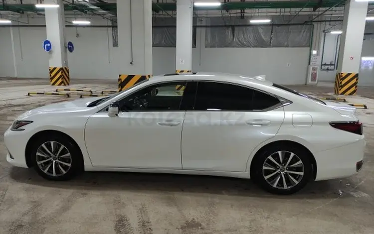 Lexus ES 250 2019 года за 18 800 000 тг. в Алматы