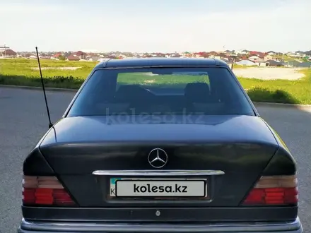 Mercedes-Benz E 220 1995 года за 2 300 000 тг. в Шымкент – фото 3