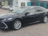 Toyota Camry 2023 года за 19 000 000 тг. в Алматы – фото 2