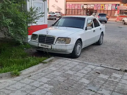 Mercedes-Benz E 220 1994 года за 1 700 000 тг. в Тараз