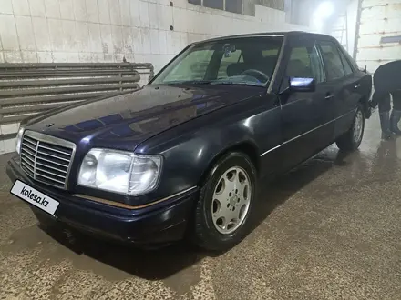 Mercedes-Benz E 280 1994 года за 2 200 000 тг. в Актобе – фото 2