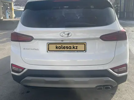 Hyundai Santa Fe 2019 года за 13 000 000 тг. в Алматы – фото 4