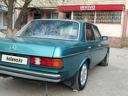 Mercedes-Benz E 200 1982 года за 3 500 000 тг. в Актау
