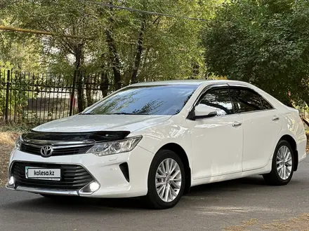 Toyota Camry 2015 года за 11 200 000 тг. в Алматы – фото 2