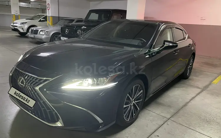 Lexus ES 250 2023 года за 28 100 000 тг. в Алматы