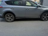 Toyota RAV4 2018 года за 9 000 000 тг. в Хромтау – фото 2