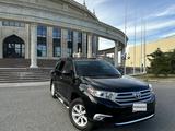 Toyota Highlander 2013 года за 9 000 000 тг. в Атырау