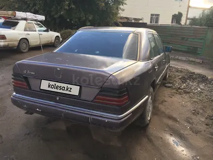 Mercedes-Benz E 260 1991 года за 1 200 000 тг. в Караганда – фото 4