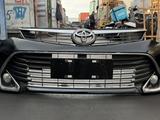 Передний бампер на Toyota Camry 55 (оригинал) за 250 000 тг. в Алматы