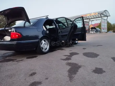 Mercedes-Benz E 200 1995 года за 1 250 000 тг. в Караганда – фото 11