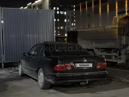 Mercedes-Benz E 320 1998 года за 2 200 000 тг. в Астана