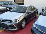 Toyota Camry 2023 года за 15 700 000 тг. в Актобе – фото 2