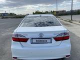 Toyota Camry 2015 года за 12 500 000 тг. в Актобе – фото 2